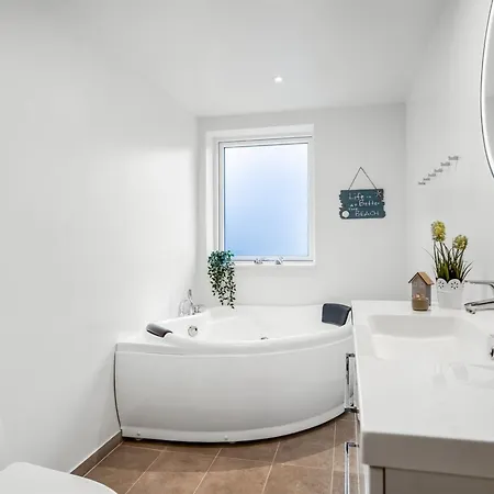 Hejdie - 150m From The Sea By Interhome Hals